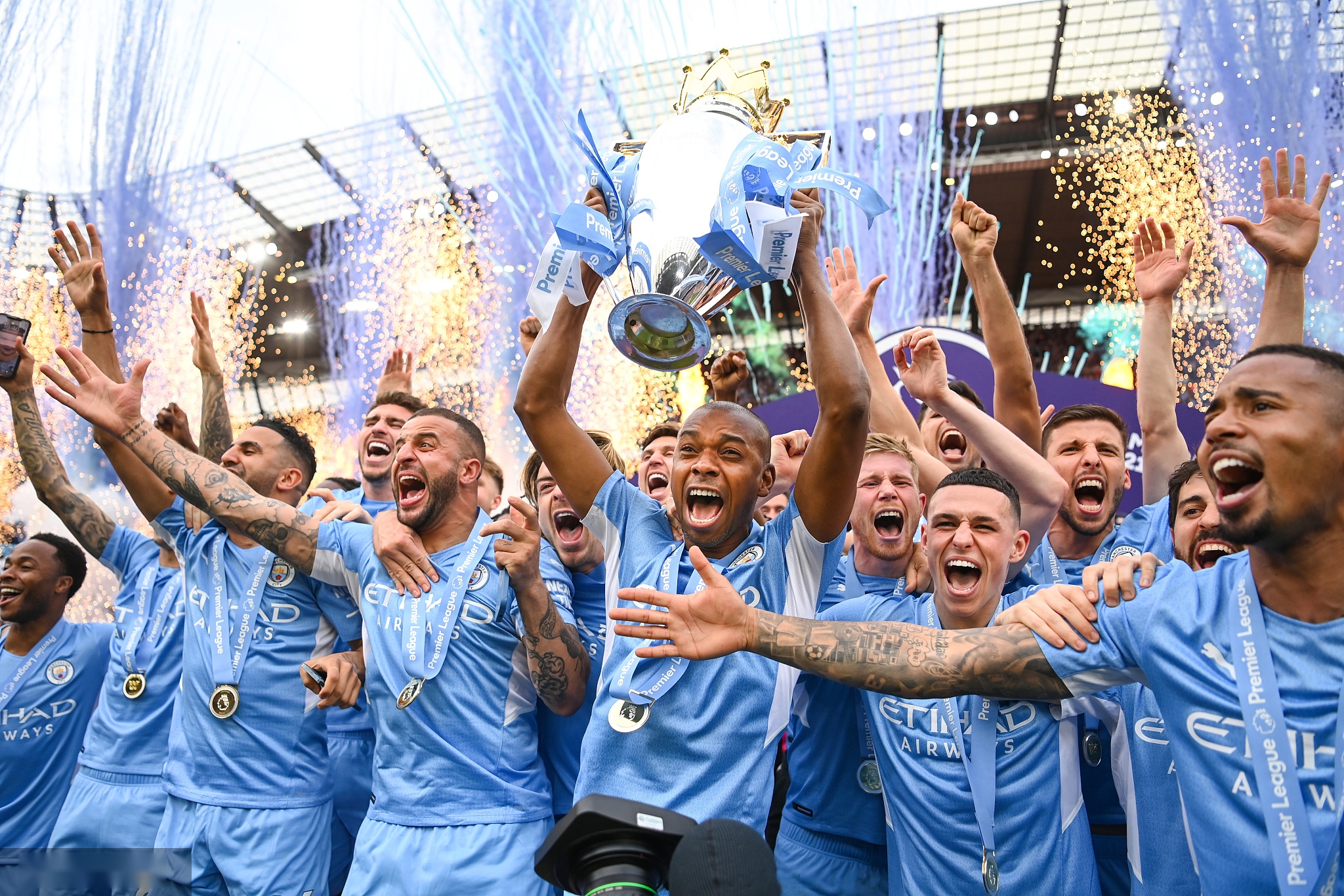 也化成了他 也化成了他